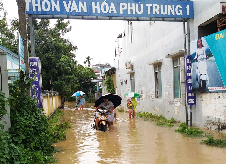 Một khu dân cư xã Vĩnh Thạnh bị ngập.