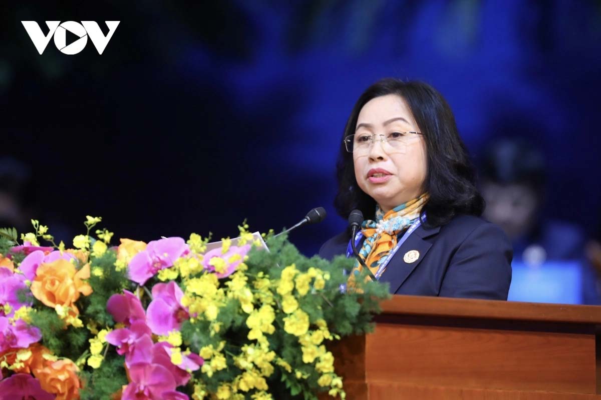Phó Chủ tịch Tổng LĐLĐVN Thái Thu Xương thông qua Chương trình làm việc và Quy chế của Đại hội.