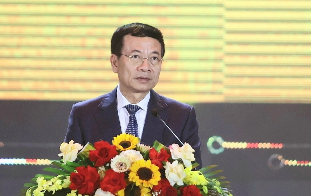Bộ trưởng Bộ TT&TT Nguyễn Mạnh Hùng phát biểu tại diễn đàn.