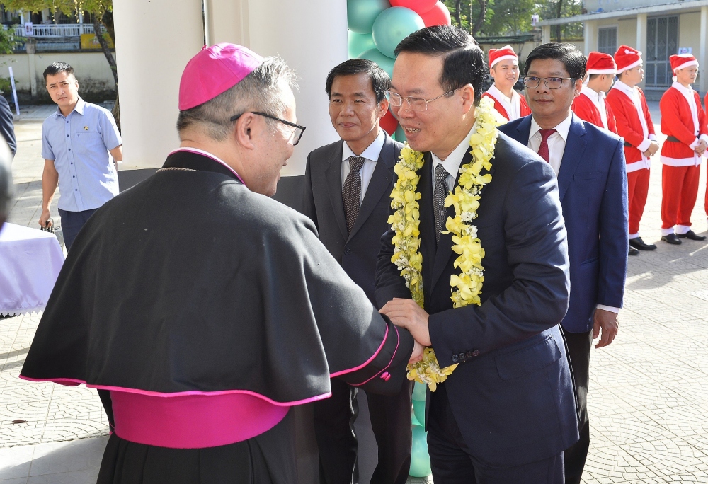 Chủ tịch nước Võ Văn Thưởng đến thăm, chúc mừng Tổng Giáo phận Huế.