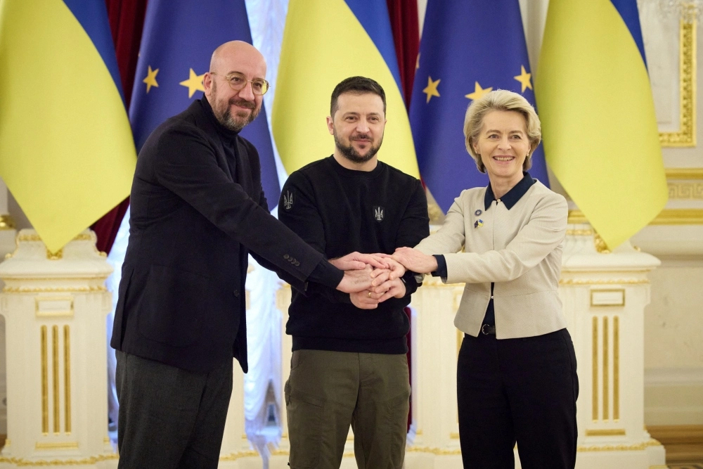 Chủ tịch Hội đồng châu Âu Charles Michel, Tổng thống Ukraine Volodymyr Zelensky và Chủ tịch Ủy ban châu Âu Ursula von der Leyen. (Ảnh: Reuters)