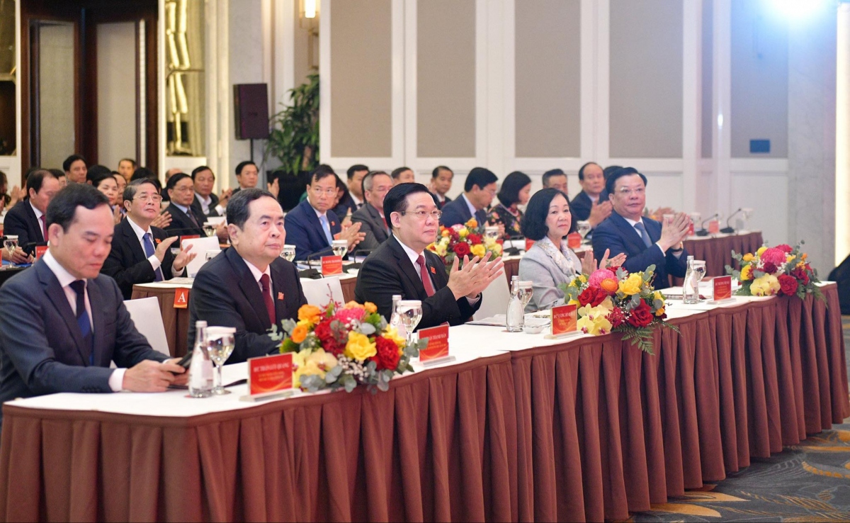 Chủ tịch Quốc hội Vương Đình Huệ, Thường trực Ban Bí thư Trương Thị Mai và các lãnh đạo Đảng, Nhà nước dự hội nghị.