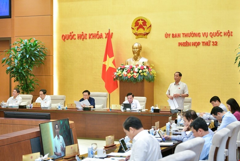 Phó Chủ tịch Quốc hội Trần Quang Phương điều hành phiên làm việc.