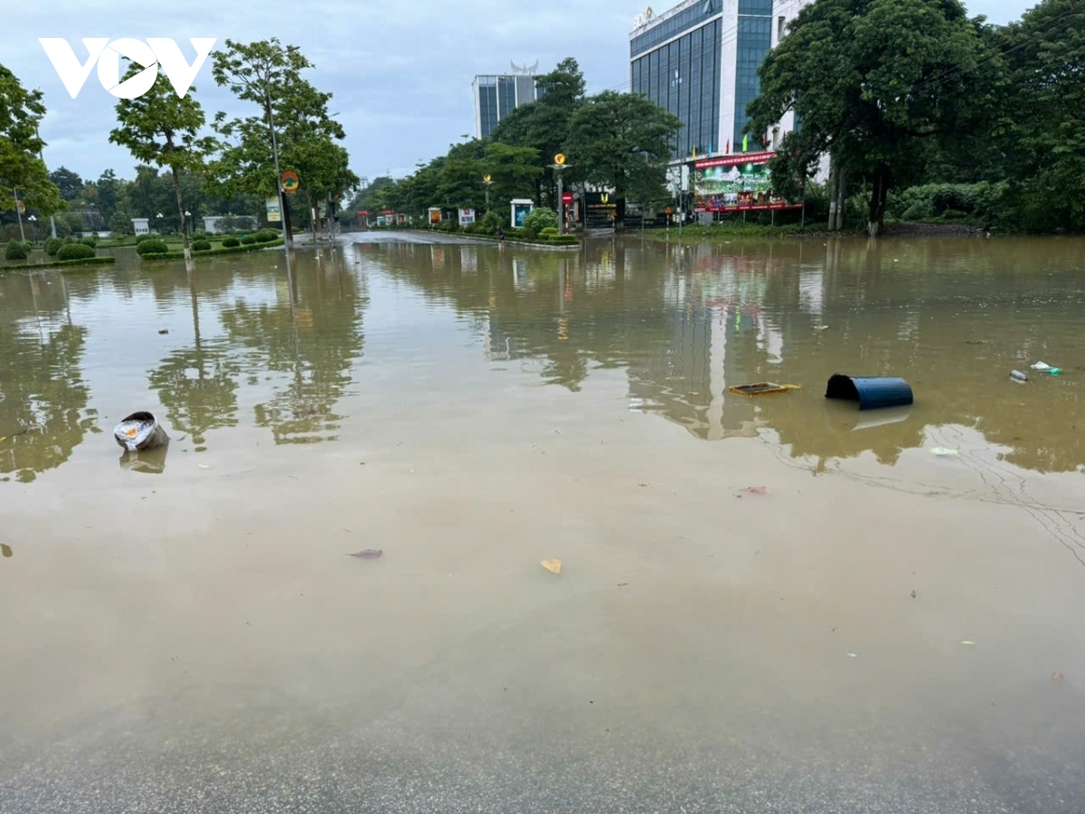 Thành phố Tuyên Quang mưa lớn bị ngập.