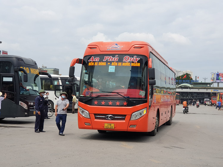 Dự báo, lượng khách đến các bến xe Hà Nội sẽ tăng vọt trong chiều 29/4 và ngày 30/4.
