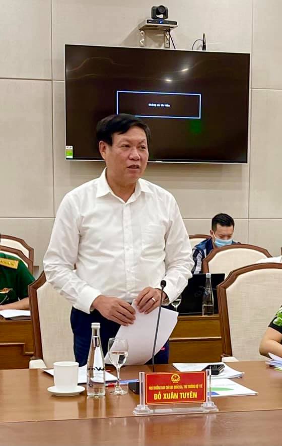 Thứ trưởng Bộ Y tế Đỗ Xuân Tuyên làm việc với UBND tỉnh Quảng Ninh về việc triển khai thí điểm Hướng dẫn cách ly y tế 7 ngày đối với người nhập cảnh đủ điều kiện.