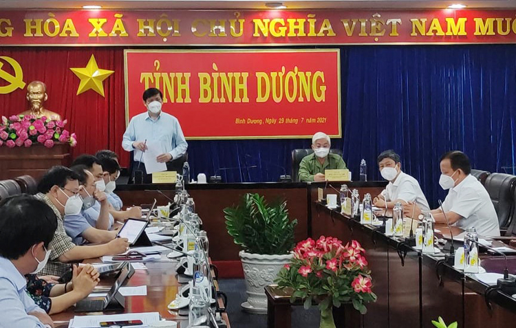 Bộ trưởng Nguyễn Thanh Long phát biểu tại cuộc họp với lãnh đạo Tỉnh ủy, UBND tỉnh Bình Dương. (Ảnh: Thái Bình)