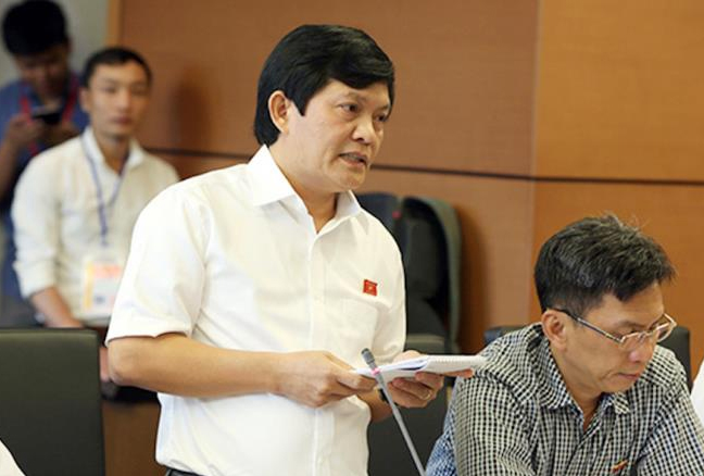 Ủy ban Thường vụ Quốc hội trình Quốc hội bãi nhiệm tư cách đại biểu Quốc hội với ông Phạm Phú Quốc.