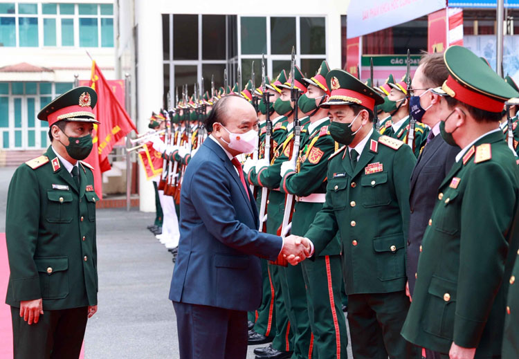 Chủ tịch nước Nguyễn Xuân Phúc thăm, làm việc tại Trung tâm Nhiệt đới Việt - Nga.
