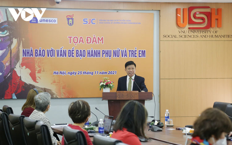 GS.TS Hoàng Anh Tuấn, Hiệu trưởng trường Đại học Khoa học xã hội và Nhân văn, Đại học Quốc gia Hà Nội phát biểu khai mạc.