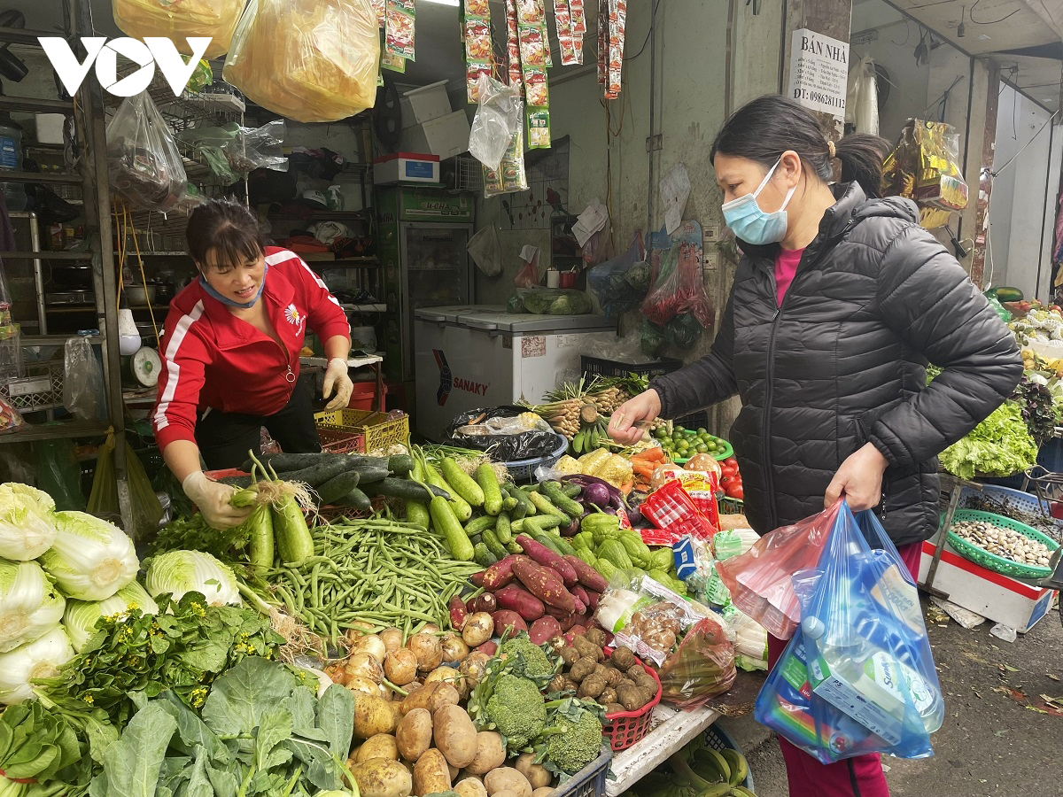 Giá các mặt hàng rau củ liên tục tăng cao và chưa có dấu hiệu hạ nhiệt.