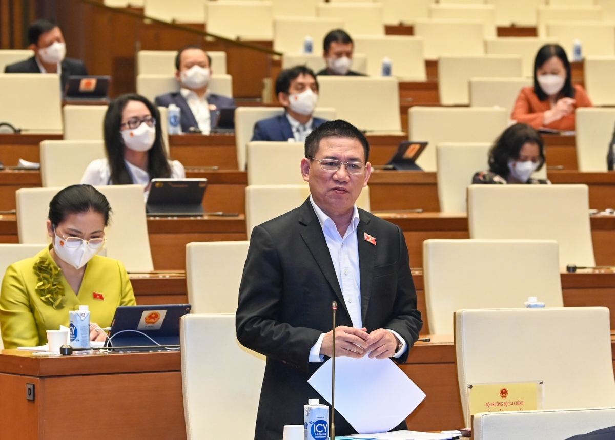 Bộ trưởng Bộ Tài chính Hồ Đức Phớc trả lời chất vấn của đại biểu Quốc hội tại Đợt 1 phiên họp thứ 9.