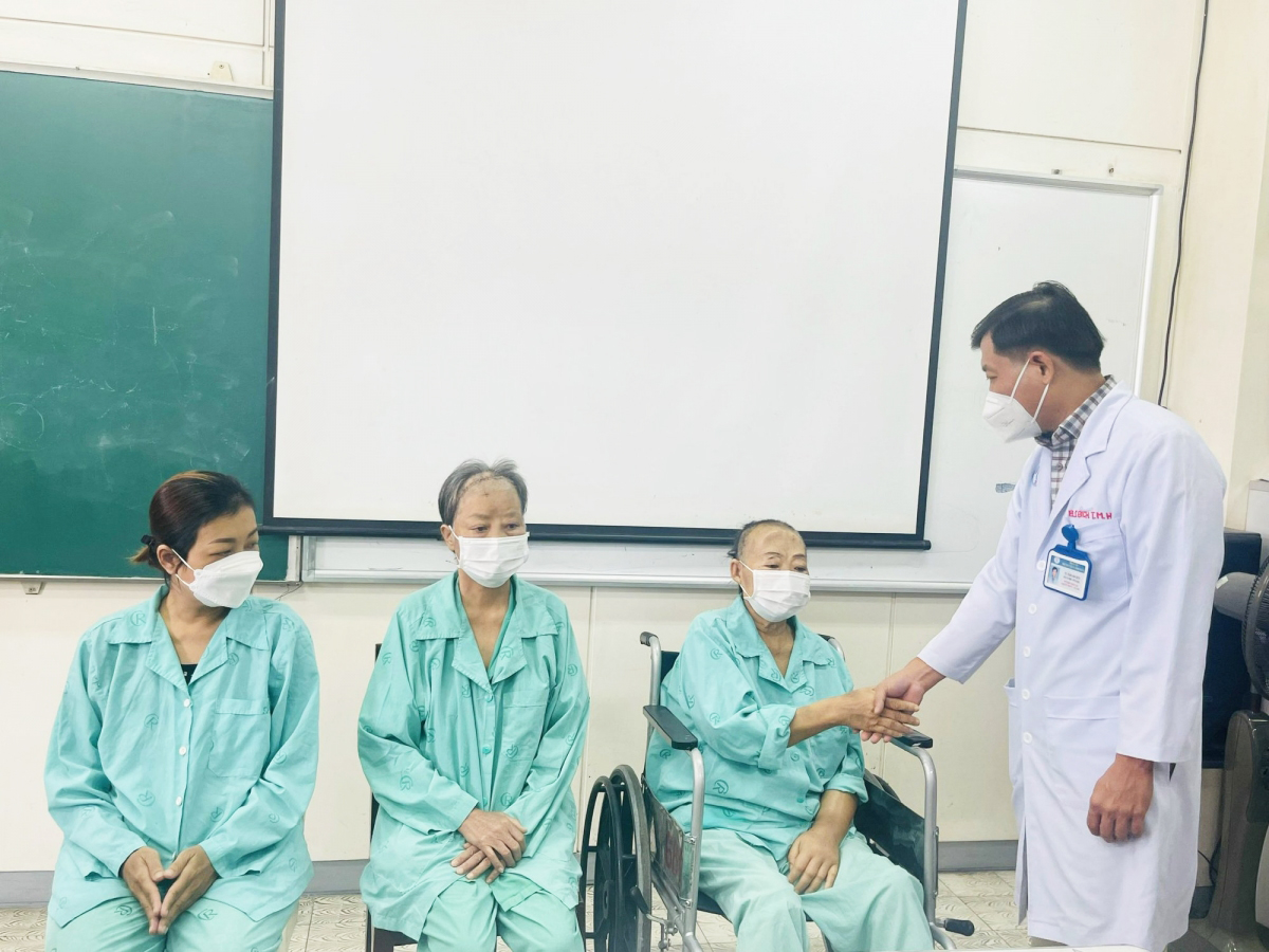 3 bệnh nhân bị hoại tử xương vùng sọ - mặt trong ngày được xuất viện tại Bệnh viện Chợ Rẫy, TP.HCM. (Ảnh minh họa: KT)