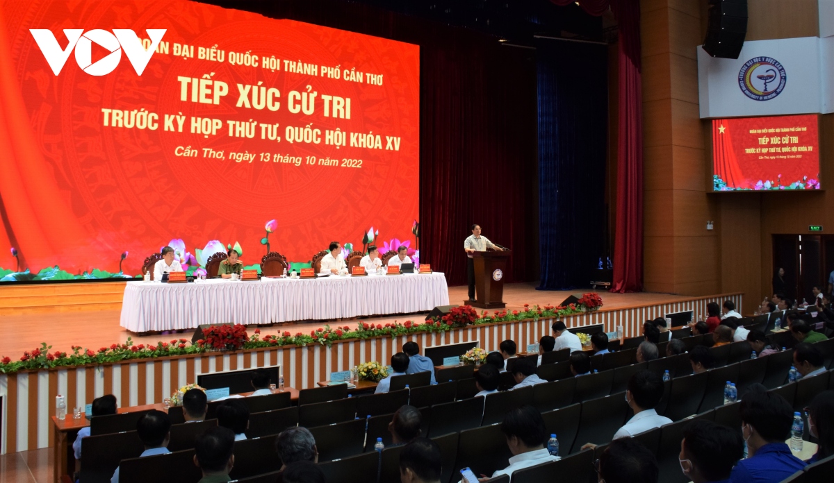 Thủ tướng Phạm Minh Chính tiếp xúc cử tri.