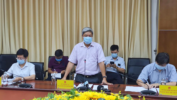 Thứ trưởng Bộ Y tế Nguyễn Trường Sơn đánh giá cao các nỗ lực của tỉnh Quảng Trị trong công tác phòng chống dịch Covid-19.