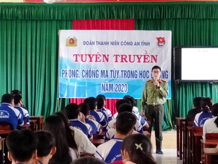 Tuyên truyền về phòng chống ma túy trong trường học ở An Giang. (Ảnh: Người lao động)