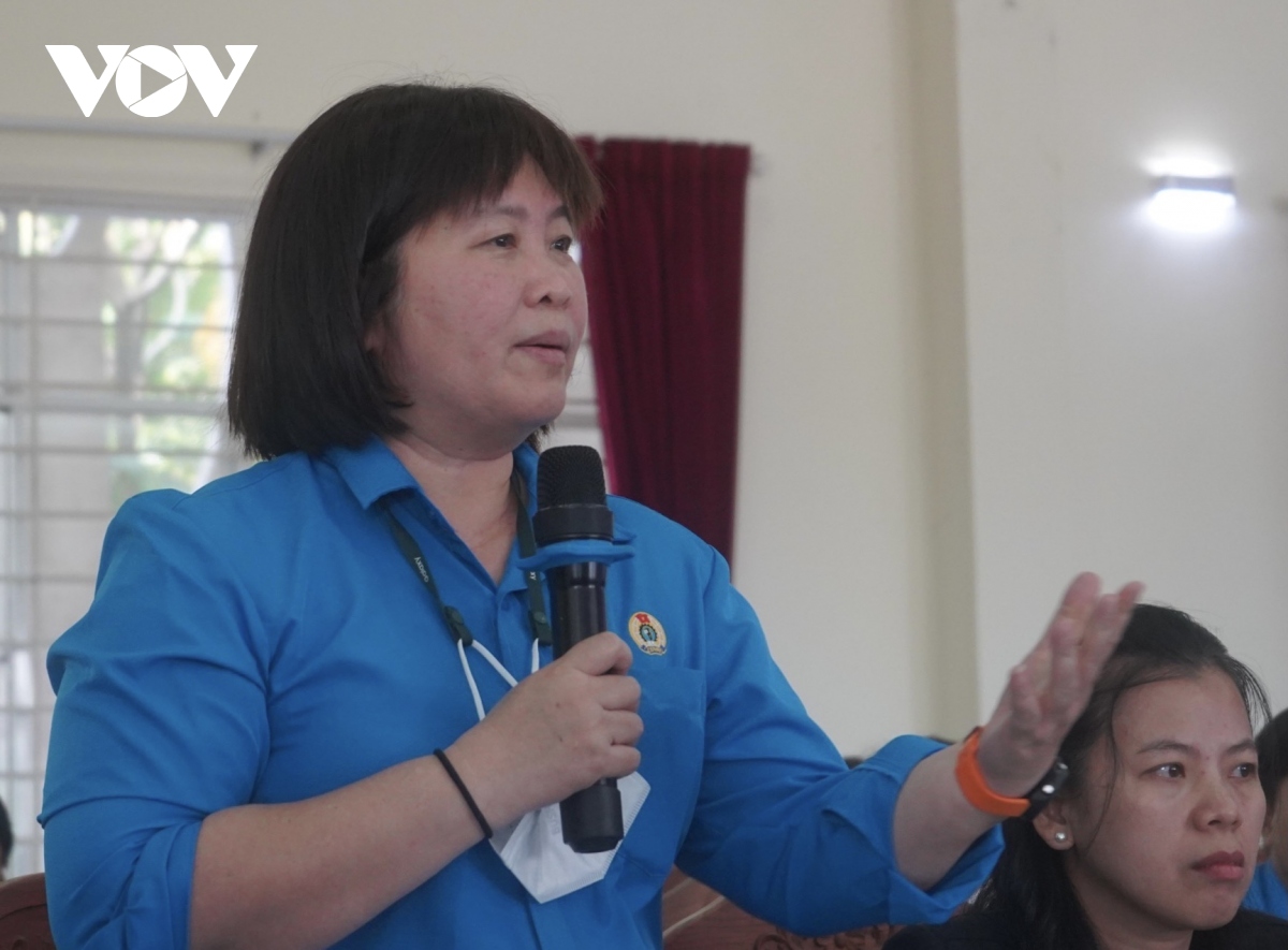 Bà Phạm Thị Hồng Yến- Chủ tịch Công đoàn TNHH Intel Products Việt Nam đề xuất mức lương tối thiểu khi về hưu bằng mức lương tối thiểu vùng. (Ảnh P.N)