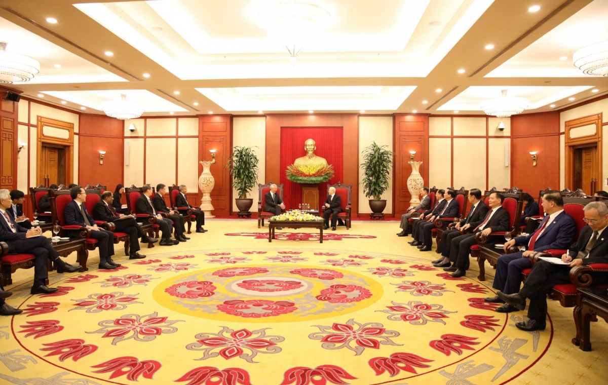 Thủ tướng Lý Hiển Long nhấn mạnh Singapore coi trọng việc tiếp tục đẩy mạnh quan hệ với Việt Nam.