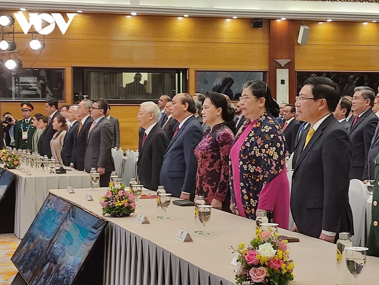 Các nhà lãnh đạo Việt Nam và các vị khách quốc tế tham dự Lễ khai mạc HNCC ASEAN 37.