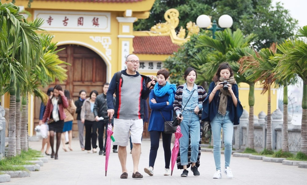 Khách du lịch Trung Quốc đến Việt Nam tăng mạnh trong năm 2023. (Ảnh: Báo Hà Nội mới)