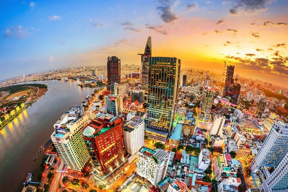 Kinh tế Việt Nam năm 2024 được nhận định có nhiều triển vọng sáng. (Ảnh minh họa: KT)