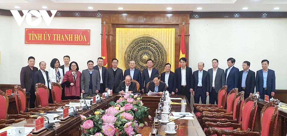 Đại diện lãnh đạo Đài TNVN và UBND tỉnh THanh Hóa ký kết bản ghi nhớ phối hợp tổ chức LHPT Toàn quốc lần thứ XVI - năm 2024.