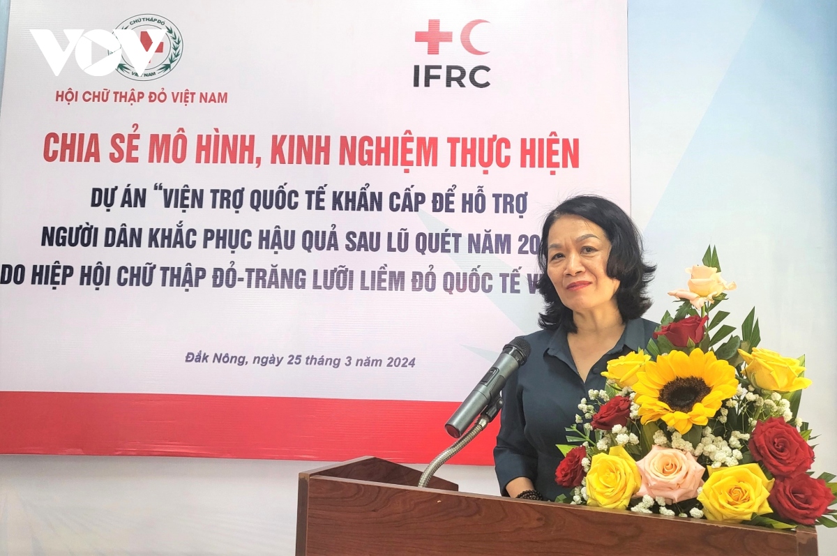 Bà Bùi Thị Hòa - Chủ tịch Trung ương Hội Chữ thập đỏ Việt Nam phát biểu tại hội nghị.