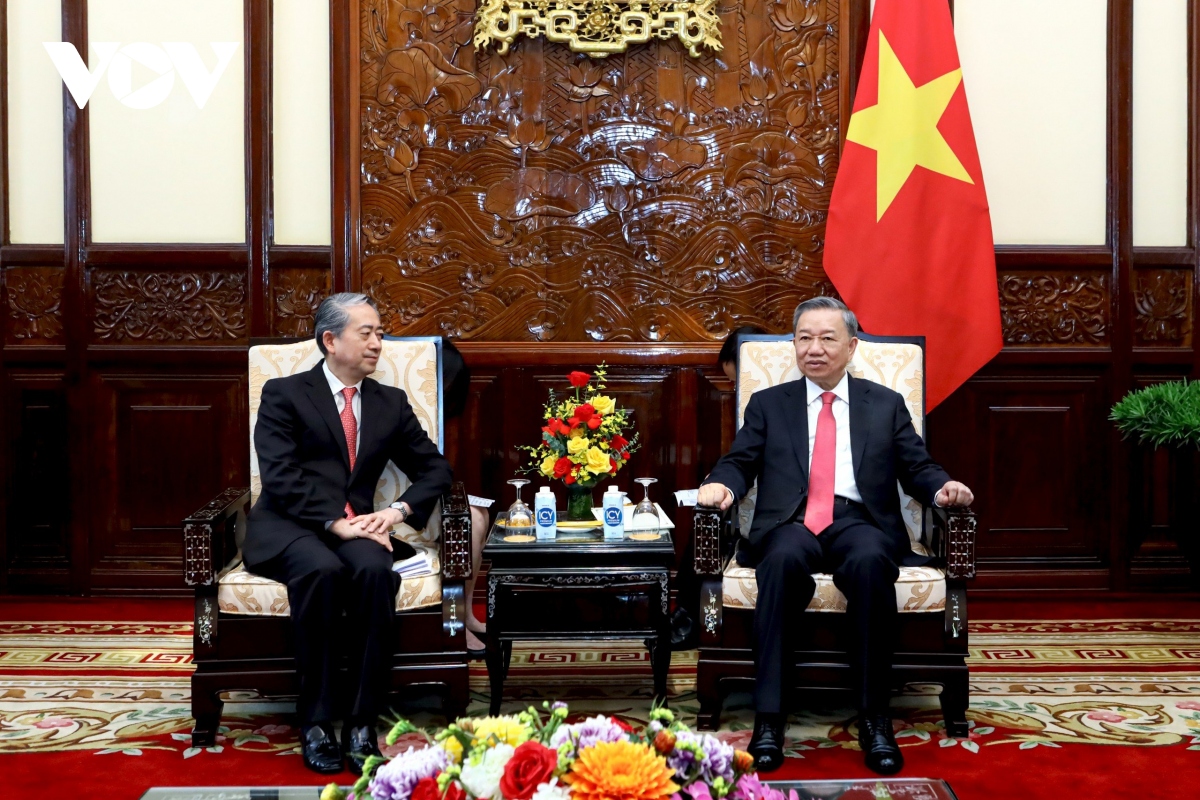 Chủ tịch nước Tô Lâm và Đại sứ Hùng Ba.