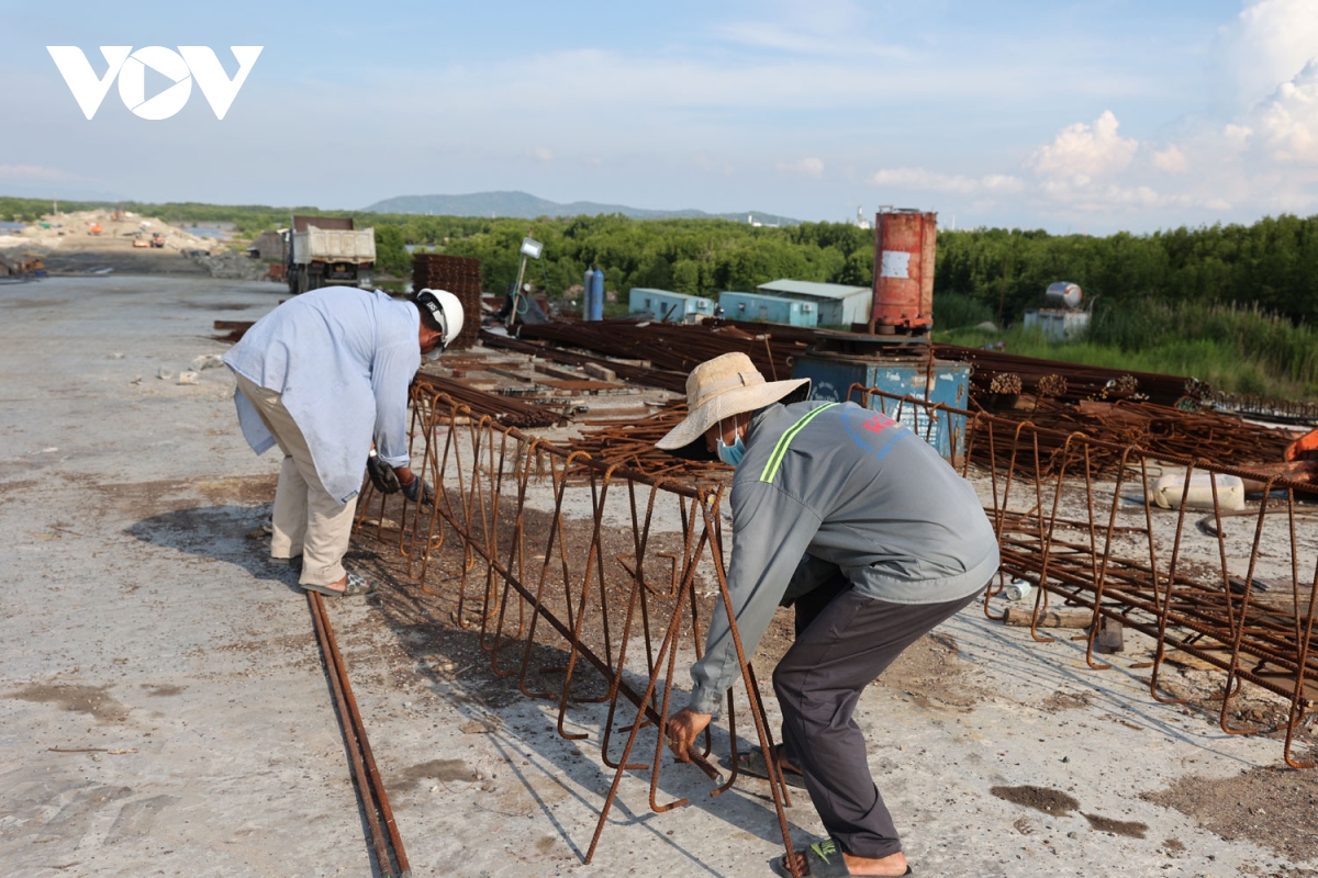 Hiện gói thầu số 36 đang tập trung nhân lực, phương tiện để đẩy nhanh tiến độ, kịp thông xe vào cuối tháng 9/2024.