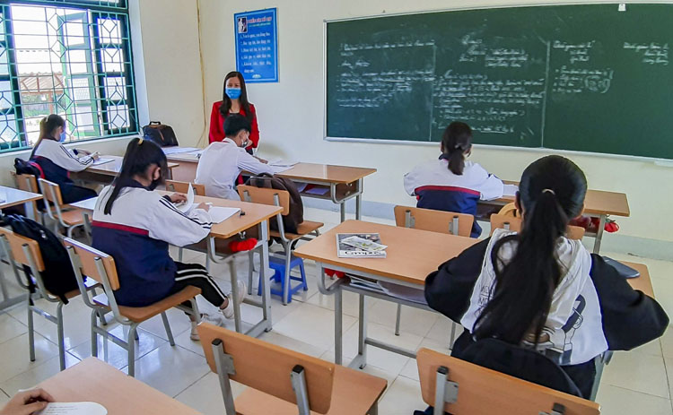 Sở Giáo dục và Đào tạo tỉnh yêu cầu các trường THPT trên địa bàn vừa ôn thi, vừa thực hiện nghiêm túc công tác phòng, chống dịch Covid-19.