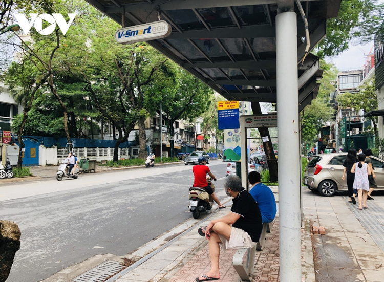 Theo lãnh đạo Sở GTVT Hà Nội, xe buýt Hà Nội vẫn chưa được hoạt động trở lại để đảm bảo phòng chống dịch Covid-19.