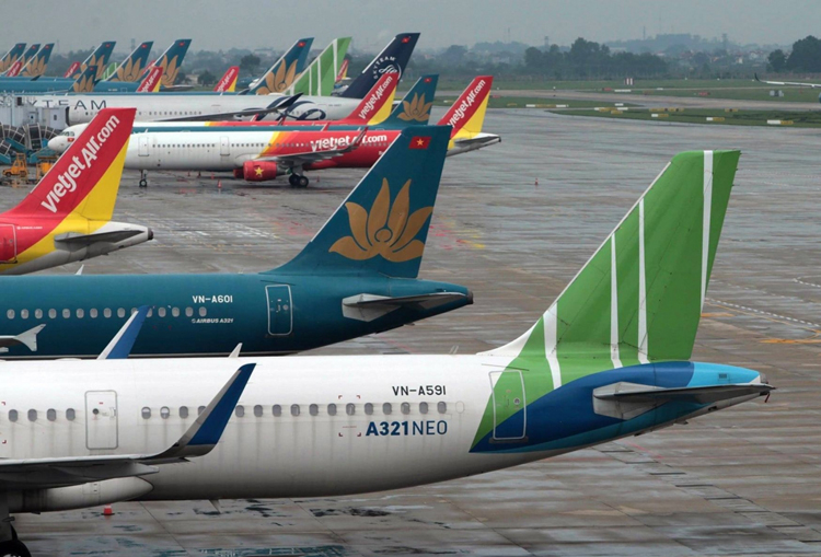 Máy bay của các hãng hàng không tạm dừng hoạt động tại sân bay Nội Bài do ảnh hưởng của dịch COVID-19 lần thứ 4. 