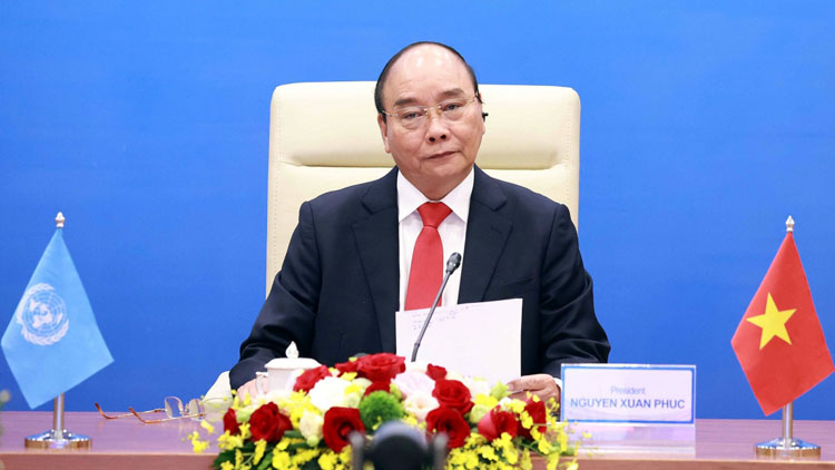 Chủ tịch nước Nguyễn Xuân Phúc phát biểu tại phiên thảo luận.