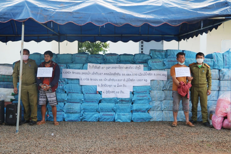 Số ma túy tổng hợp do lực lượng an ninh tỉnh Bokeo (Lào) bắt giữ hôm 27/10 được đánh giá là có số lượng lớn nhất từ trước đến nay tại châu Á với hơn 55 triệu viên ma tuý tổng hợp. Nguồn: Đài phát thanh Lào.