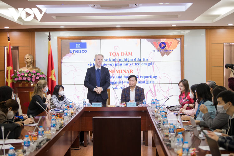 Ông Christian Manhart - Trưởng Đại diện UNESCO tại Việt Nam chia sẻ tại tọa đàm.