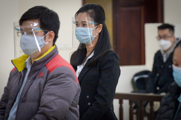 Bị cáo Trần Kim Oanh bị cáo buộc đồng phạm với bị cáo Hòa.