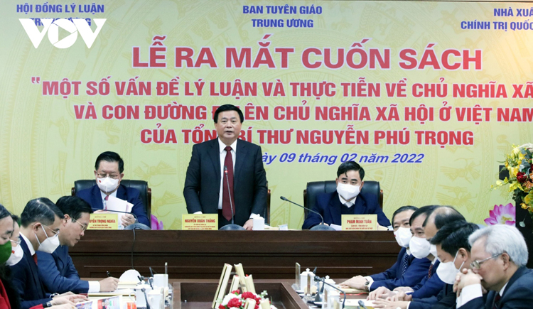 Chủ tịch Hội đồng lý luận Trung ương, Giám đốc Học viện Chính trị Quốc gia Hồ Chí Minh Nguyễn Xuân Thắng phát biểu tại lễ ra mắt sách của Tổng Bí thư. 