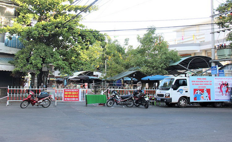 Khu vực đường Phan Đình Phùng, phường Phước Hòa, thành phố Tam Kỳ bị phong tỏa.