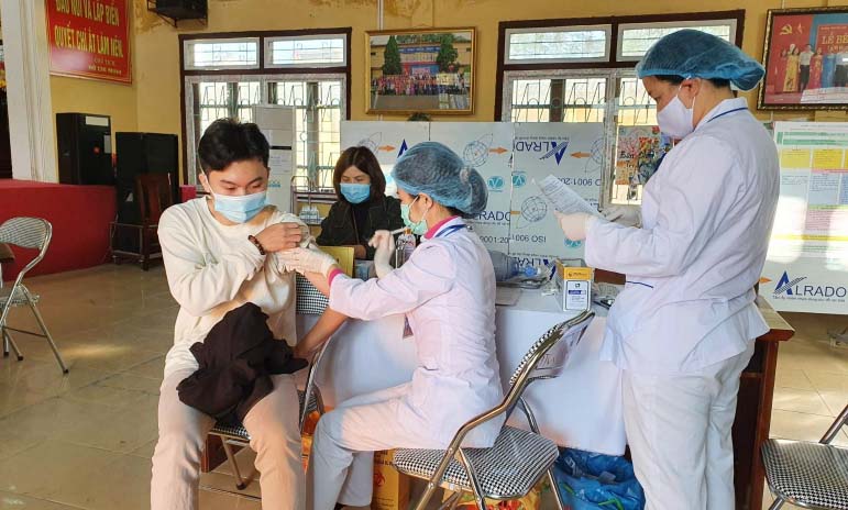 Tại các địa phương như Cao Bằng, Bắc Kạn đang bắt đầu chiến dịch tiêm mũi vaccine thứ 4.