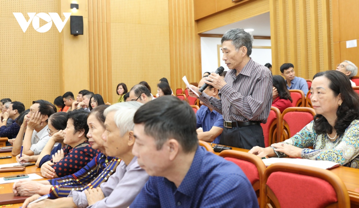 Cử tri quận Thanh Xuân phát biểu ý kiến.