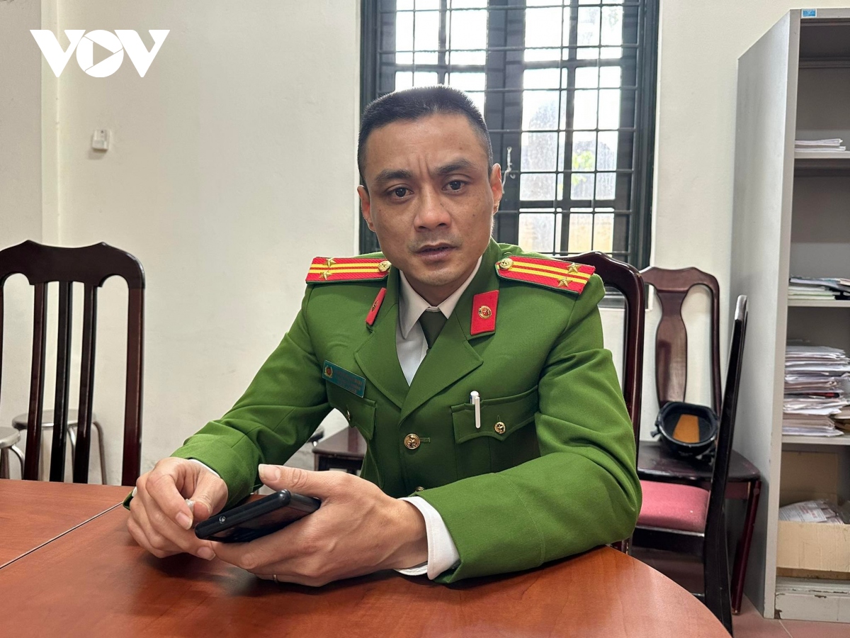 Trung tá Hoàng Ngọc Minh, Phó trưởng Công an phường Thạch Bàn.