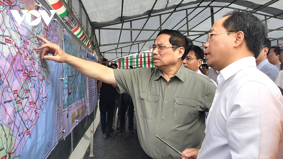 Thủ tướng Phạm Minh Chính kiểm tra Dự án cao tốc khu vực ĐBSCL.