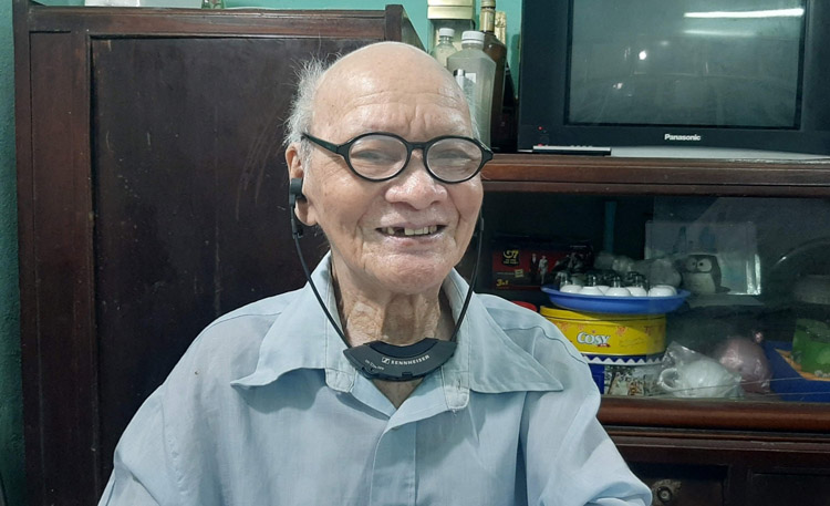 Cử tri Đồng Phúc Túc, 102 tuổi, sống tại tổ 4, phường Sông Cầu, thành phố Bắc Kạn, tỉnh Bắc Kạn.