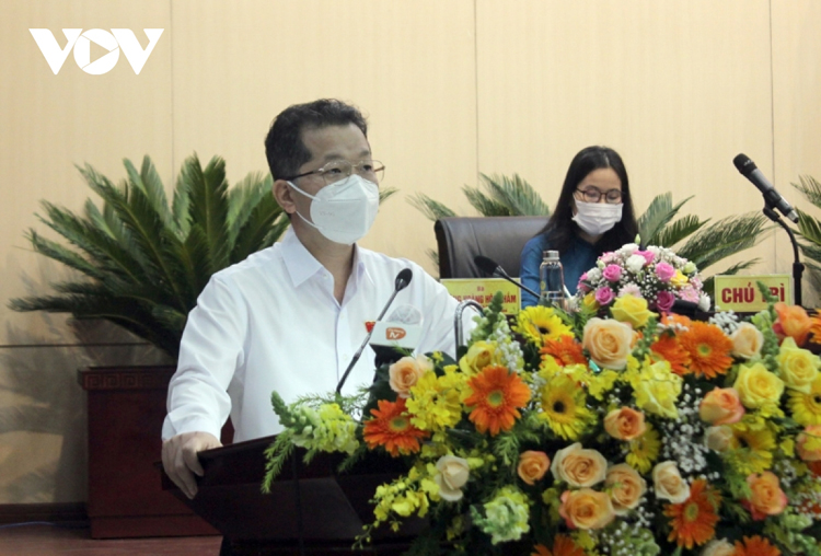 Ông Nguyễn Văn Quảng, Bí thư Thành ủy, Trưởng Đoàn Đại biểu Quốc hội thành phố Đà Nẵng phát biểu tại buổi tiếp xúc cử tri.