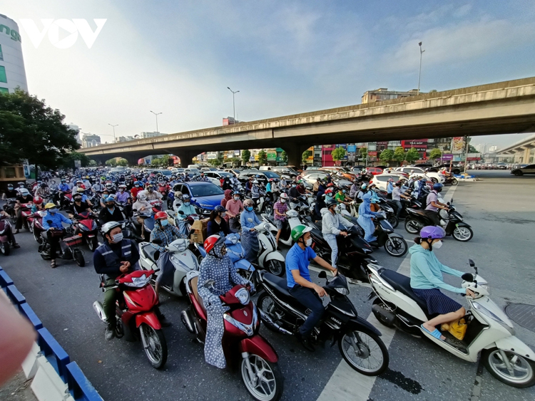 Nhiều ý kiến lo ngại tính khả thi của chủ trương cấm xe máy của TP Hà Nội.
