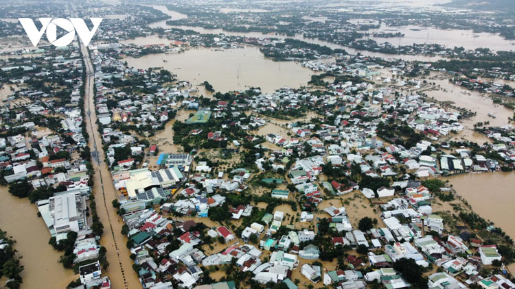 Phía Tây TP Nha Trang bị ngập lụt nặng nề.