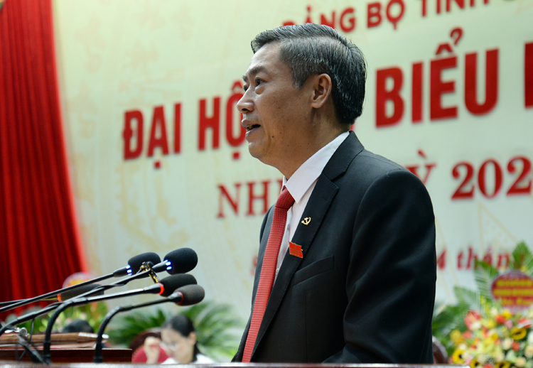 Ông Nguyễn Hữu Đông, Bí thư Tỉnh ủy Sơn La trình bày Báo cáo chính trị tại Đại hội.
