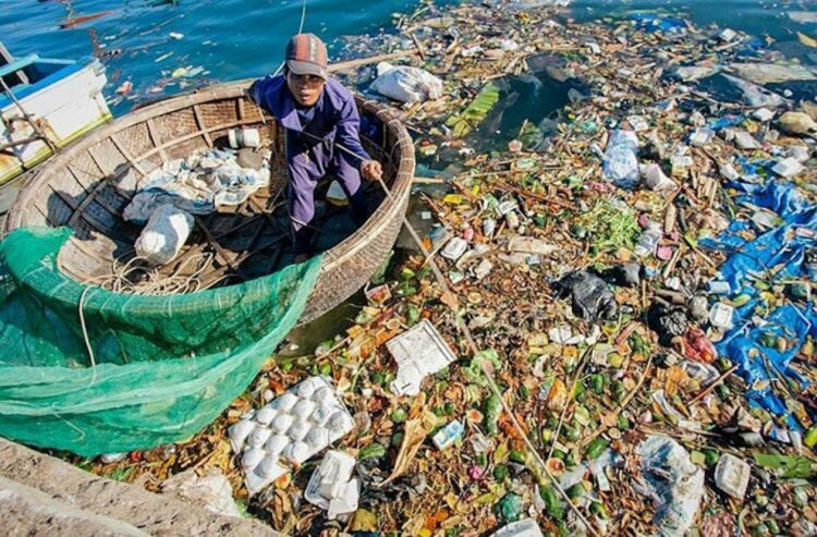 Việt Nam là một trong những nước xả thải rác nhựa ra biển nhiều nhất thế giới.