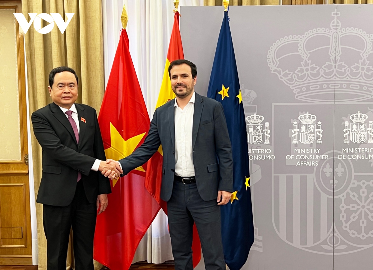 Phó Chủ tịch Quốc hội Trần Thanh Mẫn hội đàm với Bộ trưởng Tiêu dùng Tây Ban Nha.