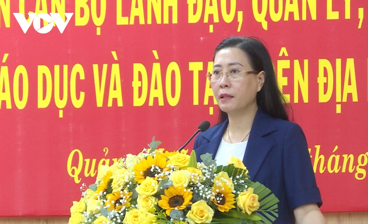 Bà Bùi Thị Quỳnh Vân, Bí thư Tỉnh uỷ Quảng Ngãi phát biểu tại buổi đối thoại.